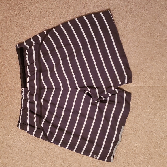 Lululemon Men's Liner Stripe Shorts - Picture 2 of 11